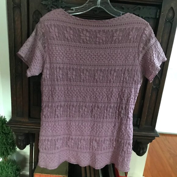 FOREVER FASHION: LILAC PURPLE STRETCH LACE SHORT SLEEVE TOP SIZE M - Picture 3 of 4